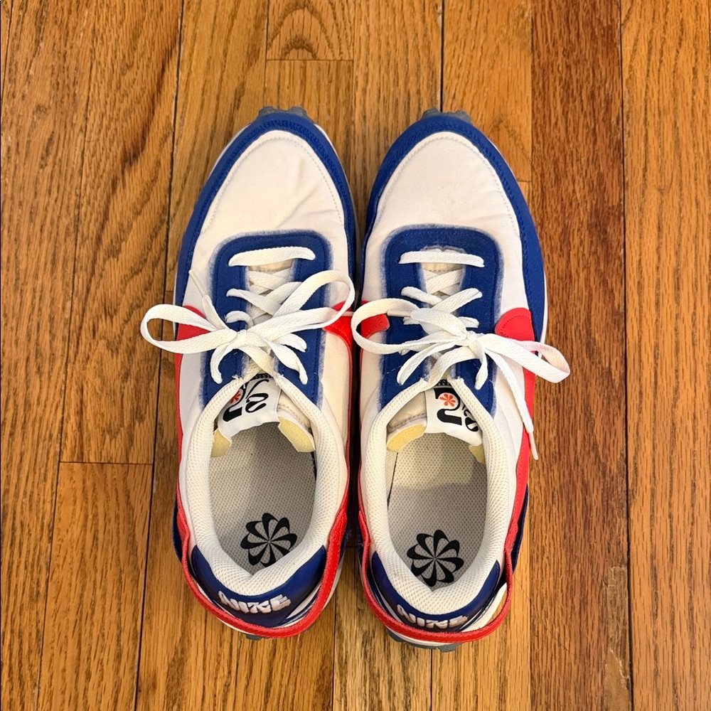 Nike Retro Runner Sneakers in White, Blue & Red - Picture 5 of 6